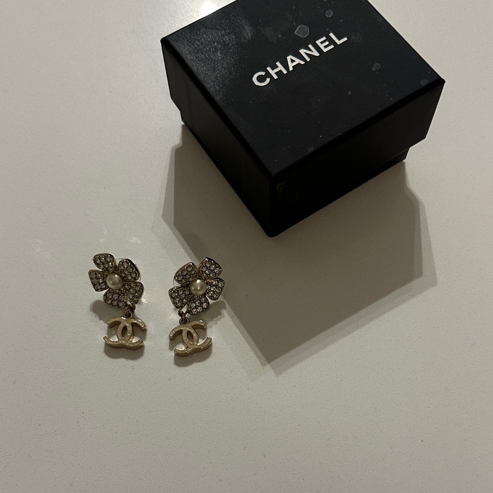 CHANEL Gold and Pearl Floral Earrings